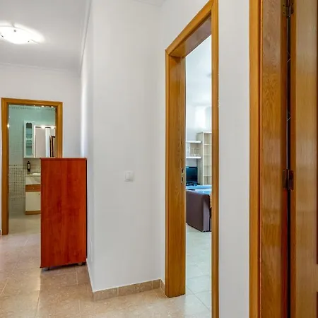 Bright 2bdr W/ Balcony By Lovelystay Apartmán
