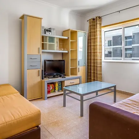 Apartamento Bright 2bdr W/ Balcony By Lovelystay