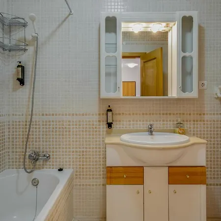 Bright 2bdr W/ Balcony By Lovelystay Apartamento Portimão