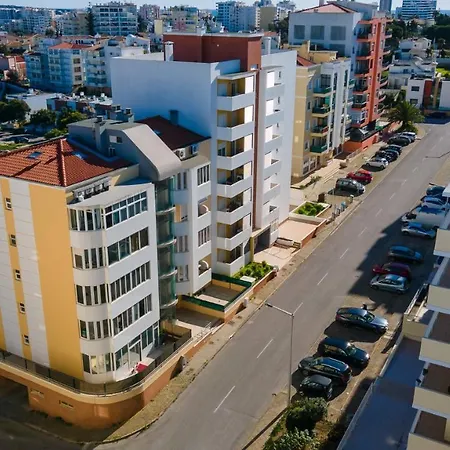 Bright 2bdr W/ Balcony By Lovelystay Appartement