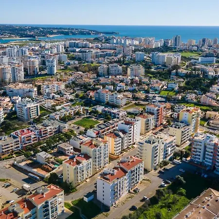Appartamento Bright 2bdr W/ Balcony By Lovelystay Portimão